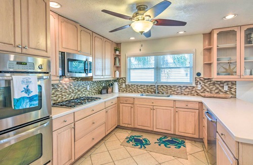 Jamaica Beach House | Kayaks & Dock: Waterfront Gem in Jamaica Beach!