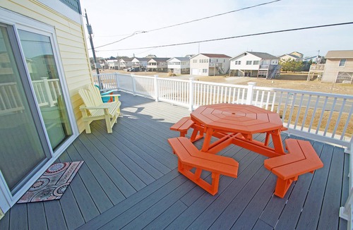 Kill Devil Hills House | KD117- 3 BRs, 2 BA, 150 Yards to Direct Beach Access. Crow’s Nest & Wifi!