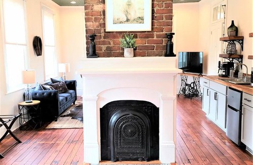 Old East Hill Apartment | Kelley House