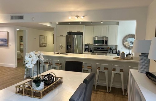 Key Biscayne Apartment | Key Biscayne Gorgeous 3 bdrm Beachy Chic Condo