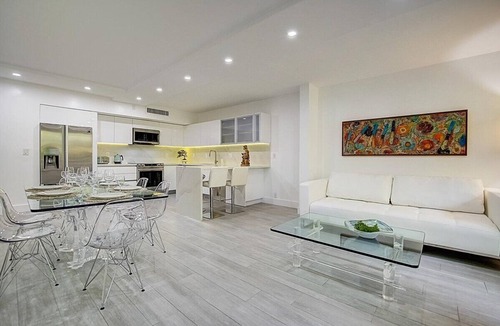 Key Biscayne Condo | KEY BISCAYNE LUXURY RETREAT - FULLY REMOLEDED 3 BEDROOM 2,000 SF RESIDENCE