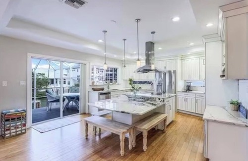Connors House | Key West Style close to the Beach! in Naples