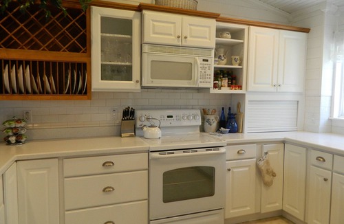 East Lake Cottage | Key West Style Cottage on 2.5 Acre Estate (Secluded)- Very quiet -Tarpon Springs