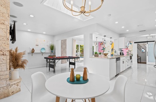 Coral Ridge Isles House | [Kids Favourite] World Cup Waterfront Hub | 6BR | Heated Pool & Arcade