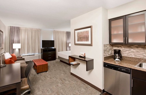 Ballantyne Apartment | King Accessible Studio | Free Breakfast & Pool