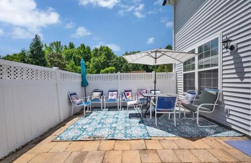 Steele Creek House | King Bed - Hot Tub - Fenced Yard - Near Carowinds