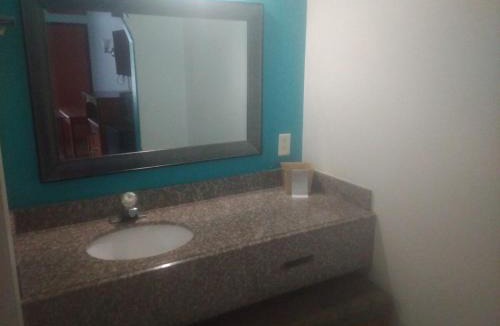 Livingston Apartment | King Bed Hotel Studio 116