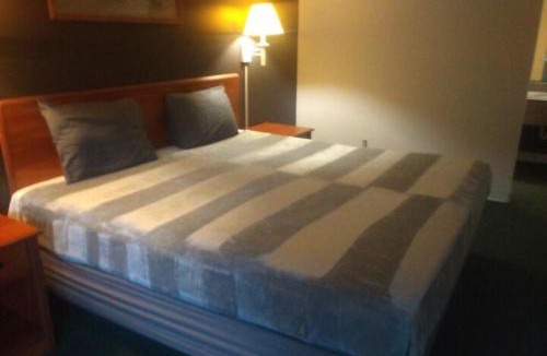 Livingston Apartment | King Bed Hotel Studio 228