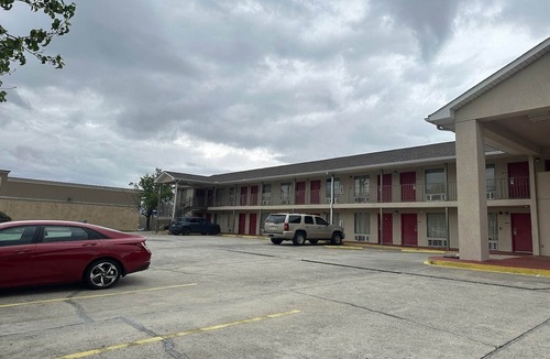 Macon Apartment | King Bed|Non-Smoking