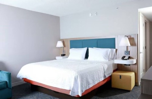 Wesley Chapel Hotel | King Bed Room w/SofaBed + Complimentary Breakfast