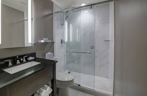Capitol Hill Hotel | King Bed Unit | Gym Access | Near The Capitol | Near Museum