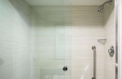 South Portland Hotel | King Room on Premium Floor w/Free Parking l Near Portland Jetport