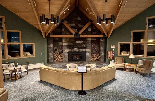 Lincoln Hotel | King Room with Loon Mountain & River Views, Indoor Pool