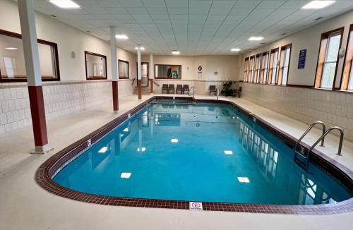 Lincoln Hotel | King Room with Loon Mountain & River Views, Indoor Pool