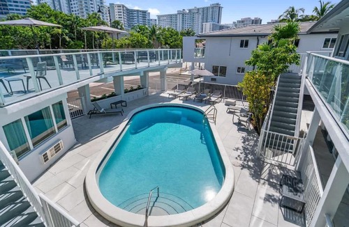 Galt Mile Hotel | King Suite Hideaway in Fort Lauderdale