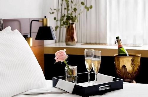 Connecticut Ave - K Street Hotel | King Suite in Boutique Hotel – Walk to Museums