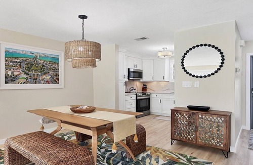 Saint Armands Key Condo | Kingston Arms - Sarasota