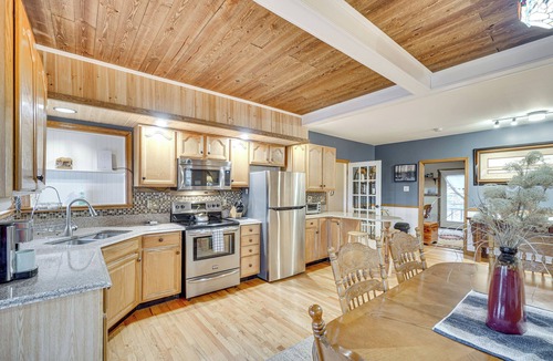 Bakerton House | Knoxville Home: On-Site Hiking & Outdoor Kitchen!