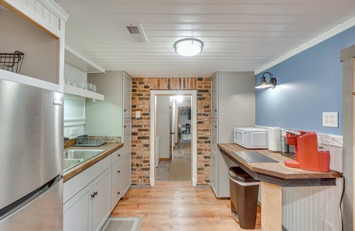 Bakerton House | Knoxville Home: On-Site Hiking & Outdoor Kitchen!