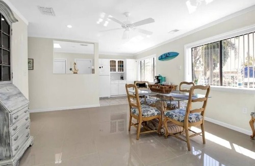 Edgewater House | LA CASA AZUL " 3 B.R. GULF ACCESS WATERFRONT HOME., Close To BEACH !"
