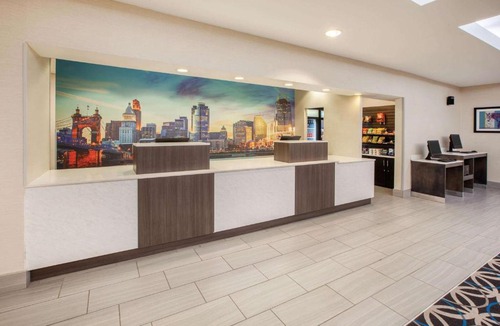 Florence Hotel | La Quinta by Wyndham Cincinnati Airport Florence