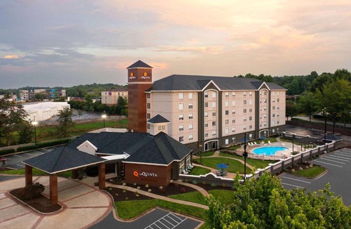 Greensboro Hotel | La Quinta by Wyndham Greensboro NC