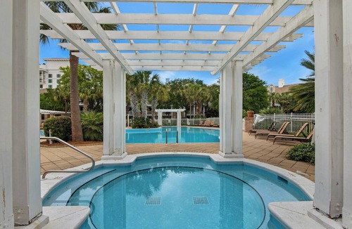 Baytowne Wharf Condo | ☀️Lagoon Pool | Hot Tub | Walk to Baytowne Wharf | Market Street Inn 234☀️