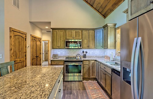 Clarkesville Cabin | Lake Burton Cabin Retreat: 3 Private Acres, Hot Tub, and Dog-Friendly!