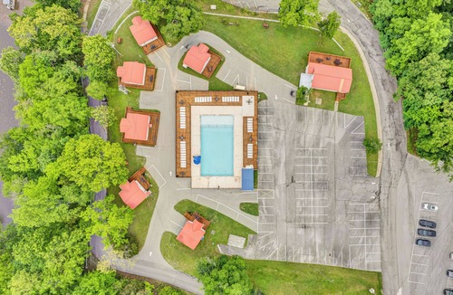 Smithville Cabin | Lake Front 2 Bedroom Cabin,6, With a Pool and Bar & Grill