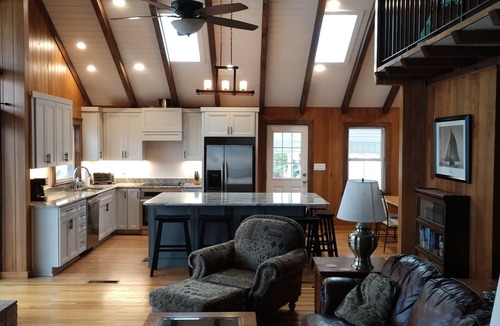 Troutman House | Lake Front Home With Beautiful Veiw And Deep Water