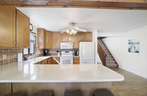 Jim Thorpe House | Lake front with Private Beach, Hot tub, Pool, Pickle Ball, March Dates available