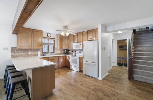 Jim Thorpe House | Lake front with Private Beach, Hot tub, Pool, Pickle Ball, March Dates available