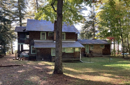 Glenburnie House | Lake house w. private dock on Northern Lake George