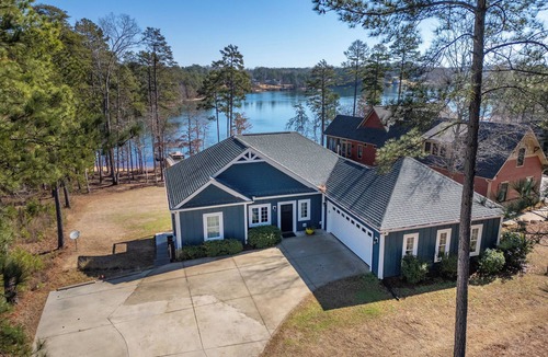 West Union House | Lake Keowee Waterfront Home w/Private Beach, Dock, Firepit / 5BR Near Clemson