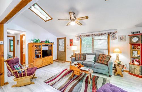 Newland House | Lake & Pool Access! Outdoorsy Getaway in Newland