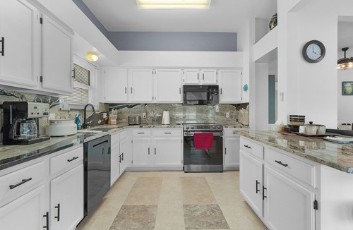 Mira Mesa House | Lake-View ELEGANT 3 bedroom/2 bath home centrally located in The Villages +Gcart