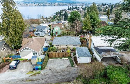 Rainier Valley House | Lake Washington View Home with Hot Tub BBQ Garden