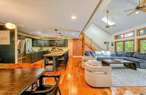 Livingston House | Lakefront Lake Anna | Dock, Kayaks, Calm Cove