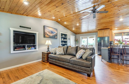 Robbinsville House | Lakefront Cabin Retreat w/Dock in Robbinsville!