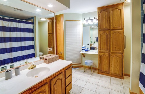 Culver Condo | Lakefront Culver Condo w/ Pool & Beach Access