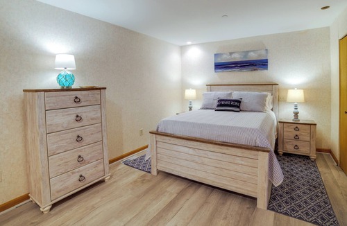 Culver Condo | Lakefront Culver Condo w/ Pool & Beach Access