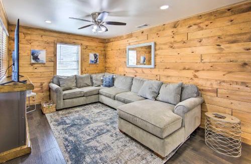 Lone Star House | Lakefront Daingerfield Retreat w/Shared Dock!