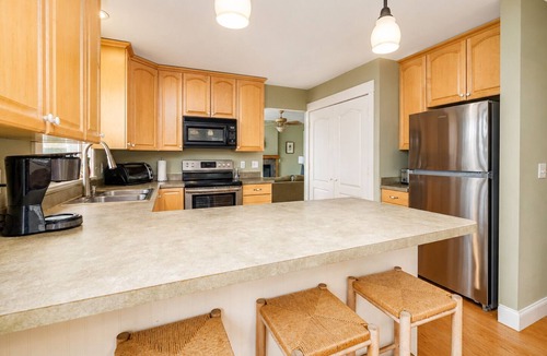 Wildwood Point House | Lakefront, Dock, Kayaks, Paddle Boards, Pet Friendly, Fire pit