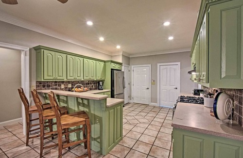 Dawsonville House | Lakefront family home w/private 2-story dock & NEW outdoor deck for dining!
