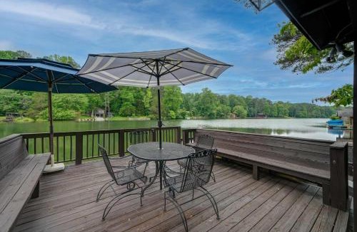 Jasper House | Lakefront Home with Private Dock - in Jasper GA