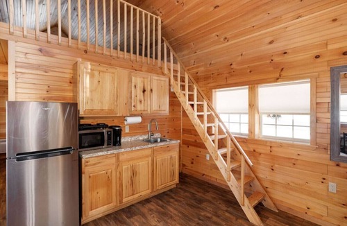 Bethlehem Cabin | Lakefront Log Cabin Hideaway for Two
