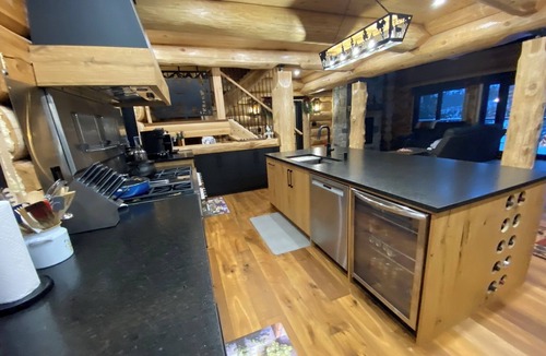 Central Frontenac Cottage | Lakefront Luxury Log Home