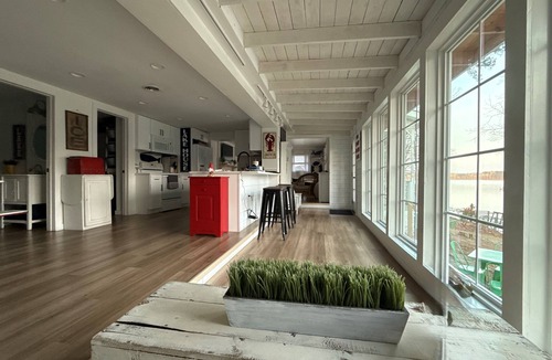Southmont House | Lakefront Private Dock + Paddle Boat + Hammocks + Kayaks with launch - 6 beds