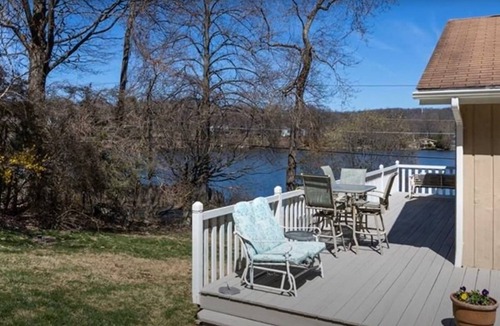Ridgefield House | Lakefront Summer House