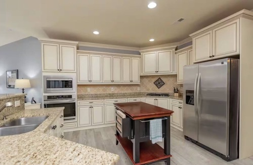 Olde Ferry Estates House | Lakefront, Theater, Gym, Fire Pit, Lily pad, Pool table, Kayaks, Paddle board